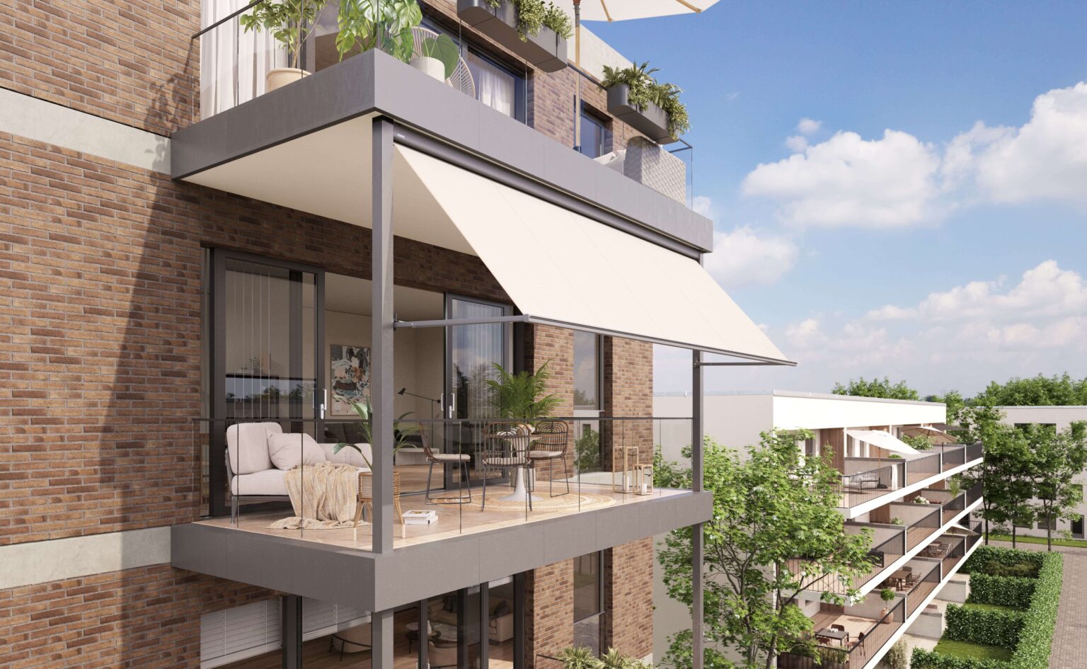 Balkon von außen gesehen mit einer Fallarmmarkise