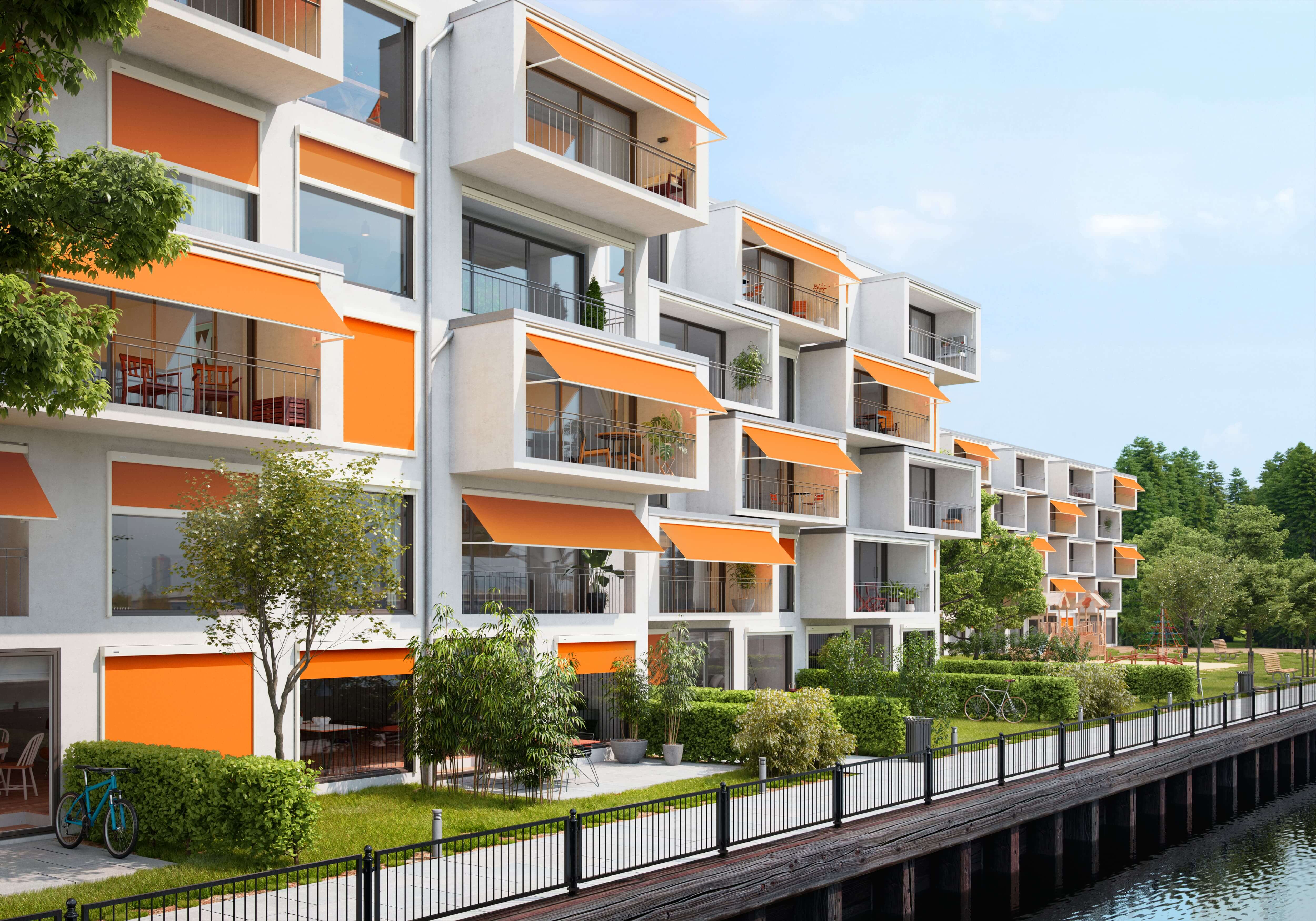 Mehrere Balkone, mit orangenen Fallarmmarkisen